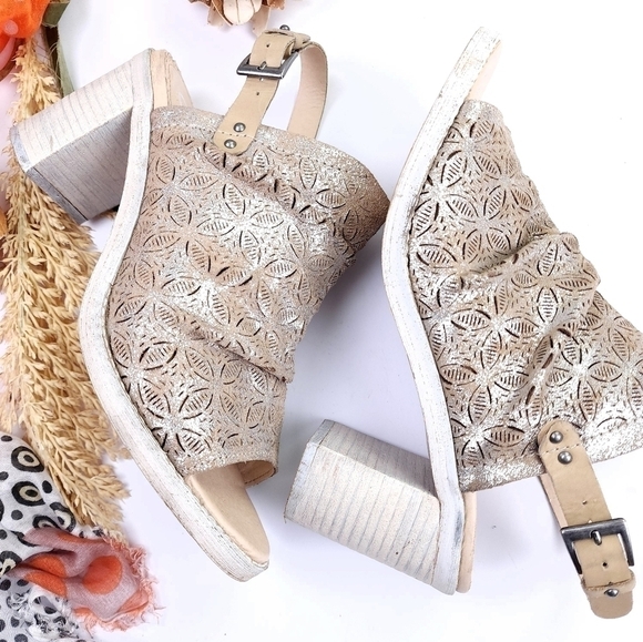Shoes - Naughty Monkey Gold Grey Distressed Thick Heeled Open Toe Sz 8.5